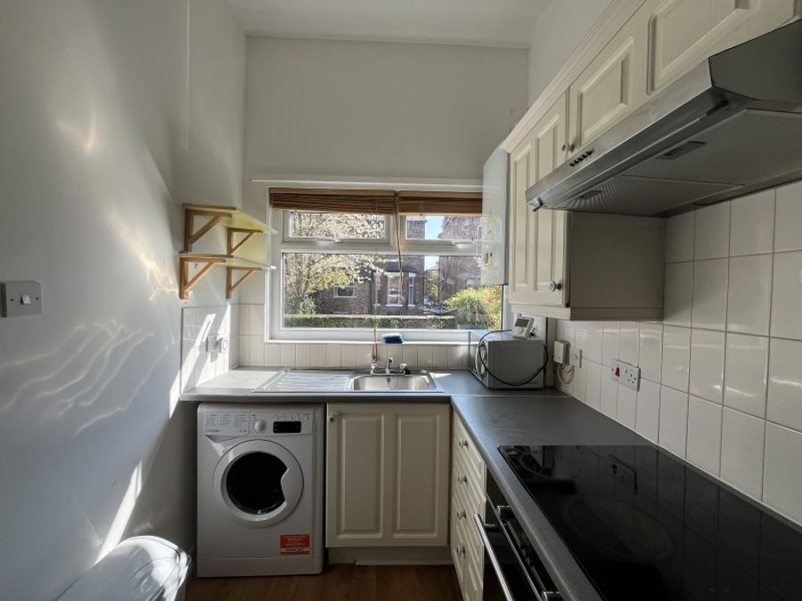 Flat 4 :: 12, Maple Ave image 3
