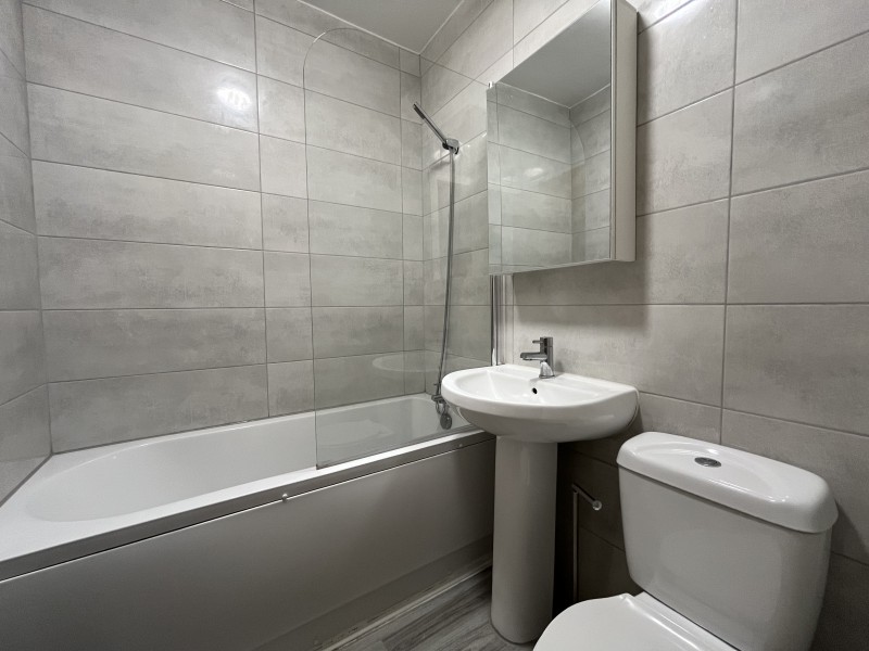 Flat 4 :: 12, Maple Ave image 4