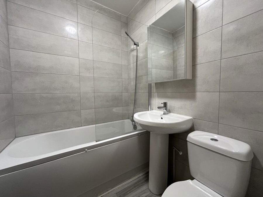 Flat 4 :: 12, Maple Ave image 4