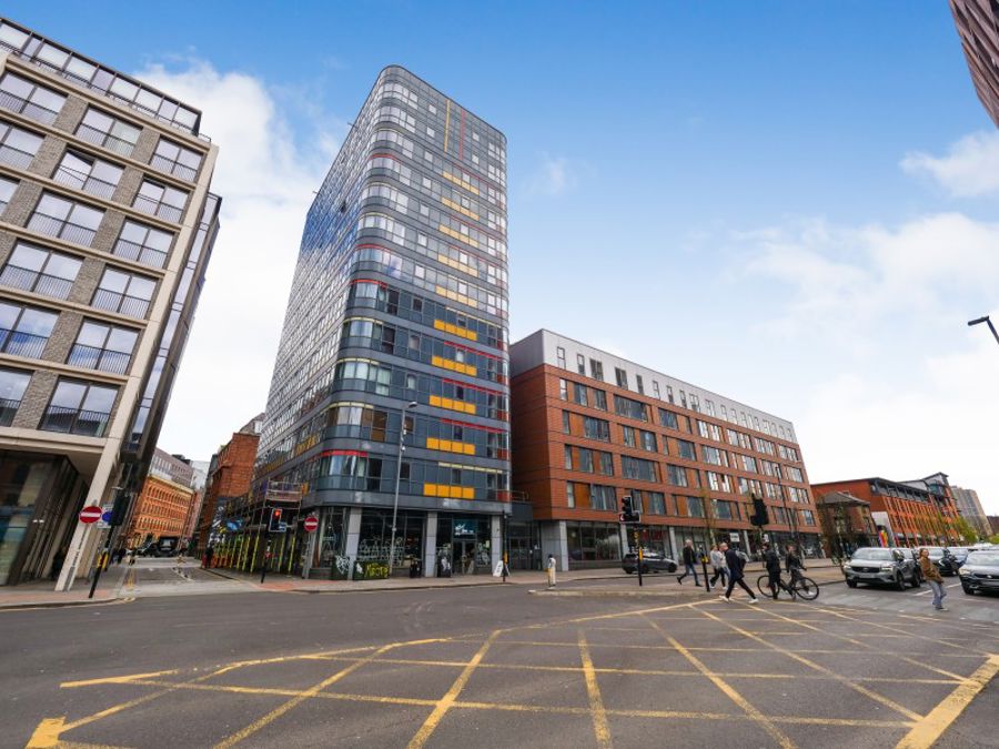 Nuovo :: Manchester image 3