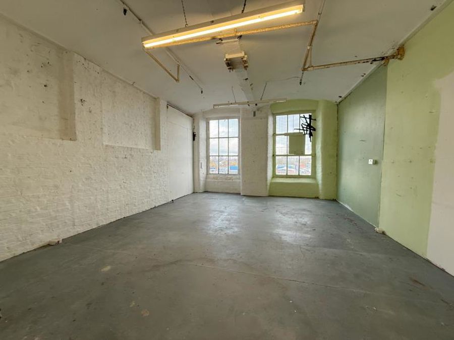 R3 :: Wellington House image 2