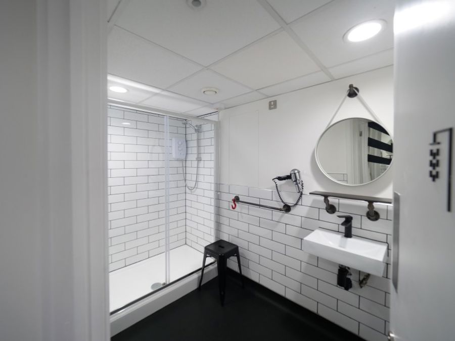 4.02 :: 19 Spring Gardens image 10