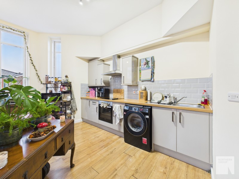 Apt 4 :: Vernon Street  image 2